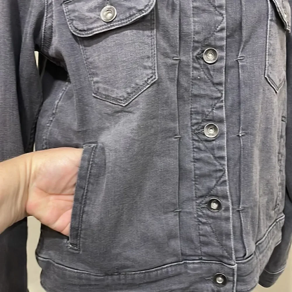 NWOT Lee Platinum Label Gray Jean Jacket. Size M medium 8/10 98% cotton
